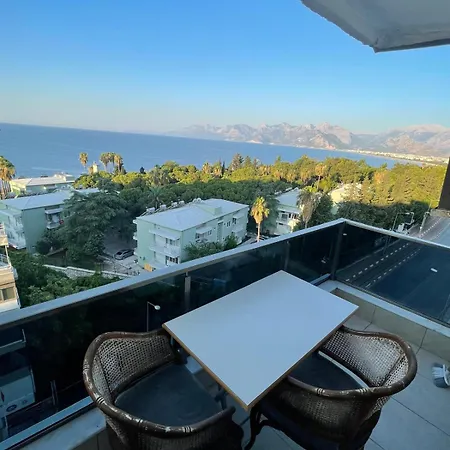 Feeling Úszó hotel Antalya