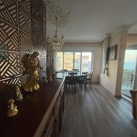 Úszó hotel Feeling Antalya